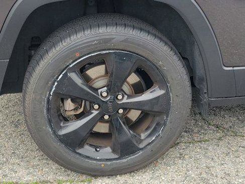 Used 2018 Jeep Cherokee Latitude w/ Altitude Package image 6