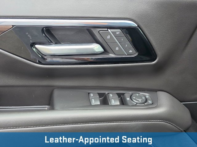 Used 2025 Chevrolet Suburban Z71 AWD/4WD image 28