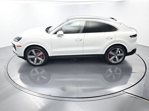 Certified 2024 Porsche Cayenne S AWD/4WD image 33