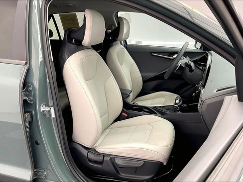 Used 2023 Kia Niro EX image 6