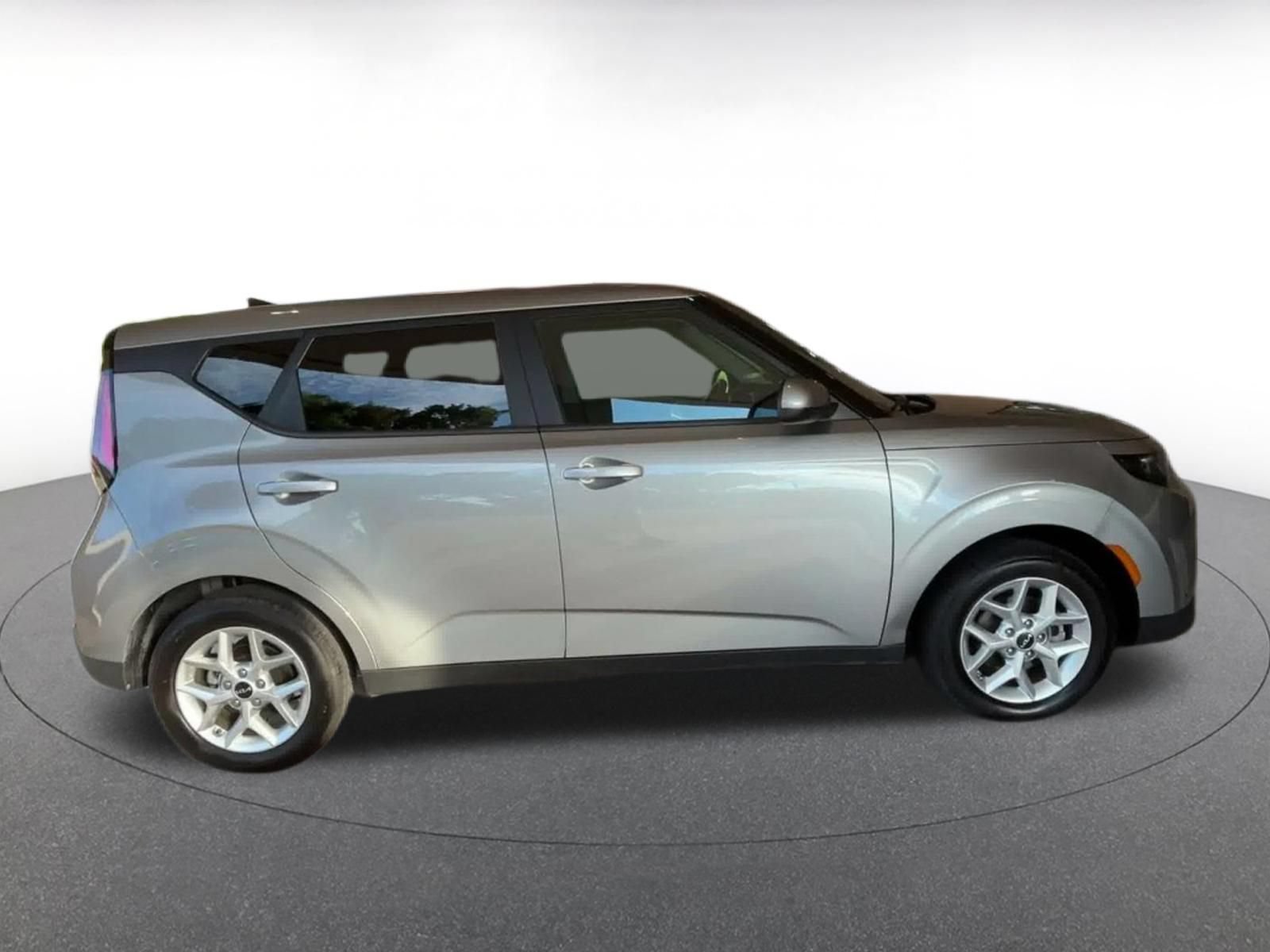 Used 2025 Kia Soul LX w/ LX Technology Package FWD image 15