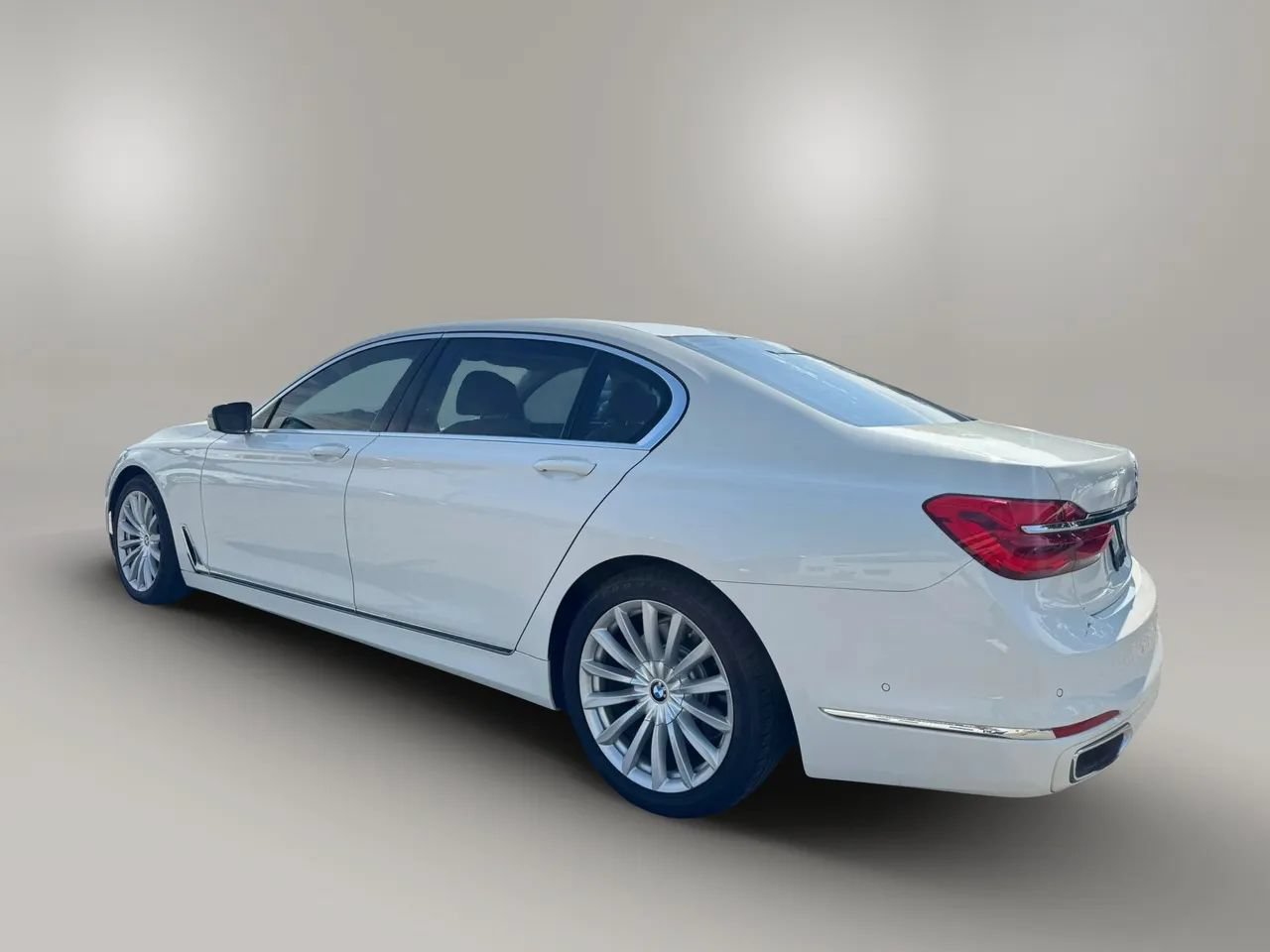 Used 2016 BMW 740i RWD image 6