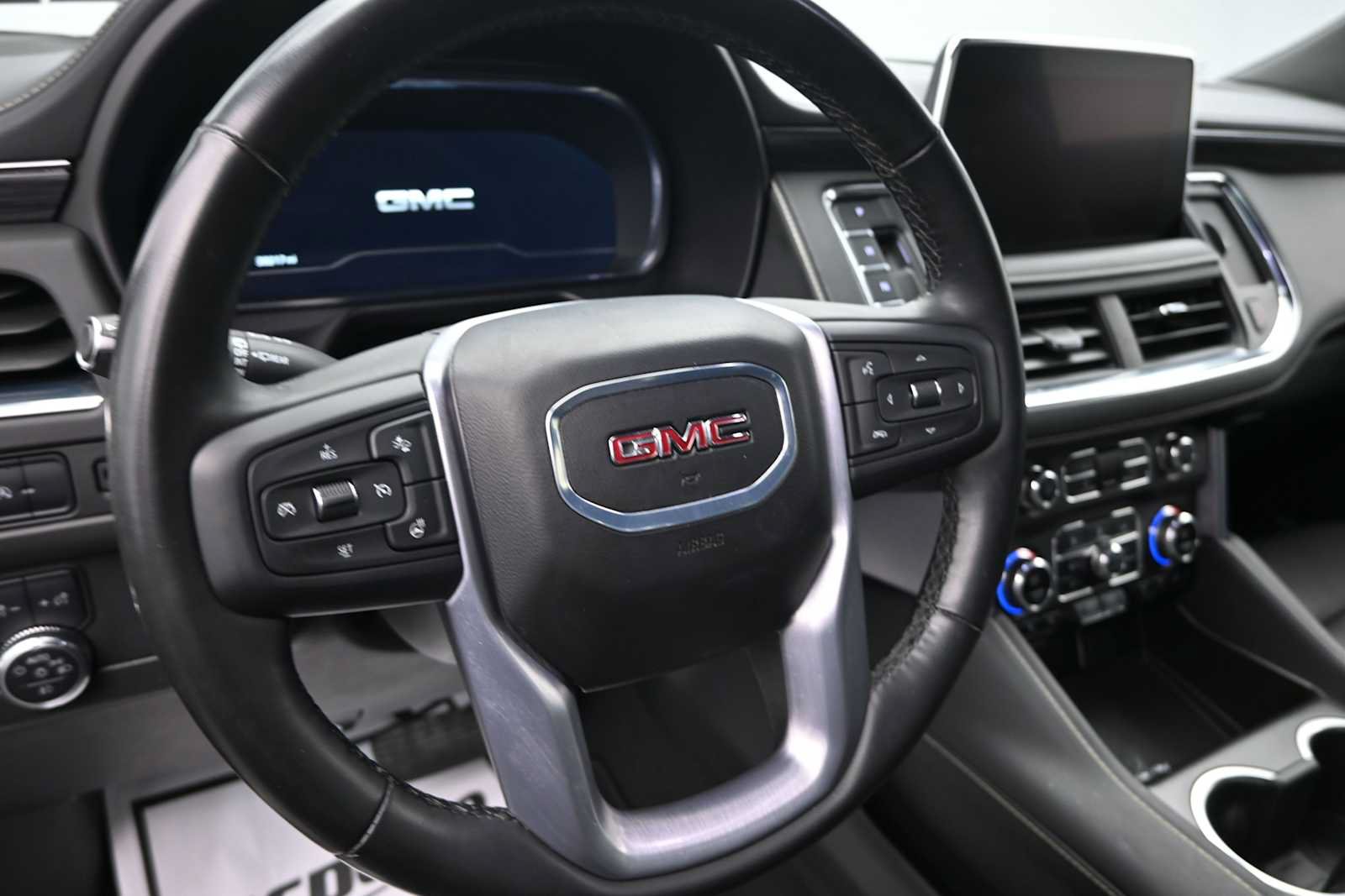 Used 2024 GMC Yukon XL SLT w/ SLT Luxury Package AWD/4WD image 14