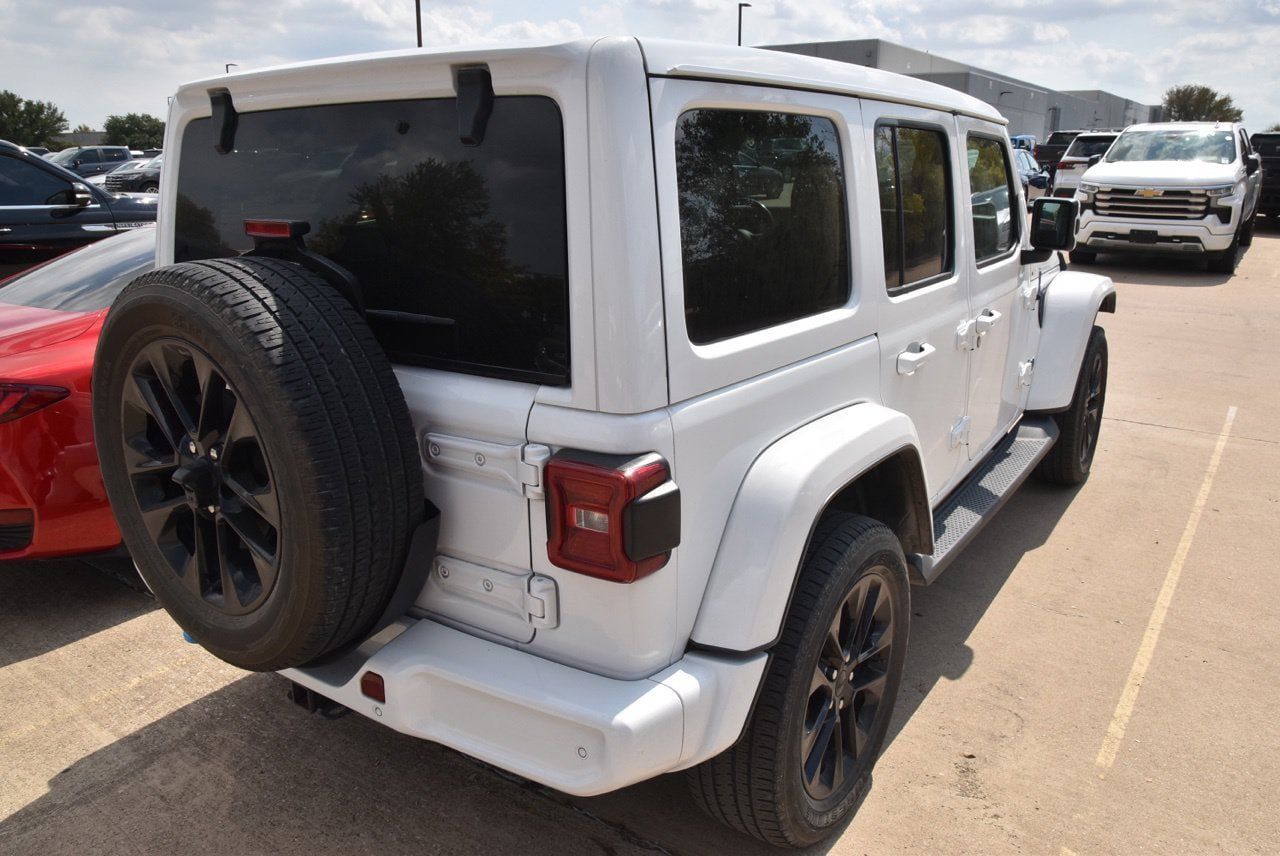 Used 2021 Jeep Wrangler Unlimited Sahara AWD/4WD image 5