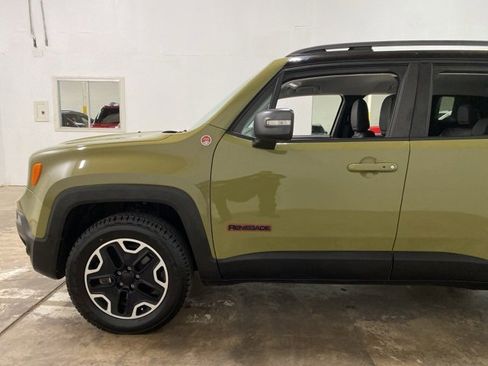 Used 2015 Jeep Renegade Trailhawk w/ Premium Leather Group image 87
