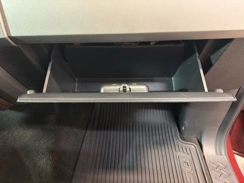 Used 2014 Ford F150 Lariat w/ Lariat Chrome Package image 24