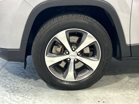 Used 2020 Jeep Cherokee Limited w/ Trailer Tow Group AWD/4WD image 11