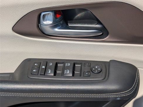 Used 2023 Chrysler Voyager LX FWD image 19