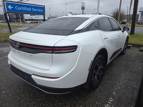 Used 2023 Toyota Crown XLE image 3