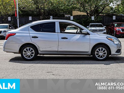 Used 2017 Nissan Versa S Plus image 10