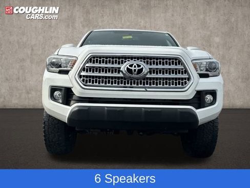 Used 2017 Toyota Tacoma TRD Off-Road image 3