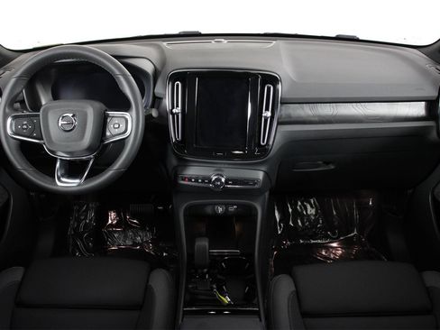 Certified 2023 Volvo C40 Recharge Core image 7