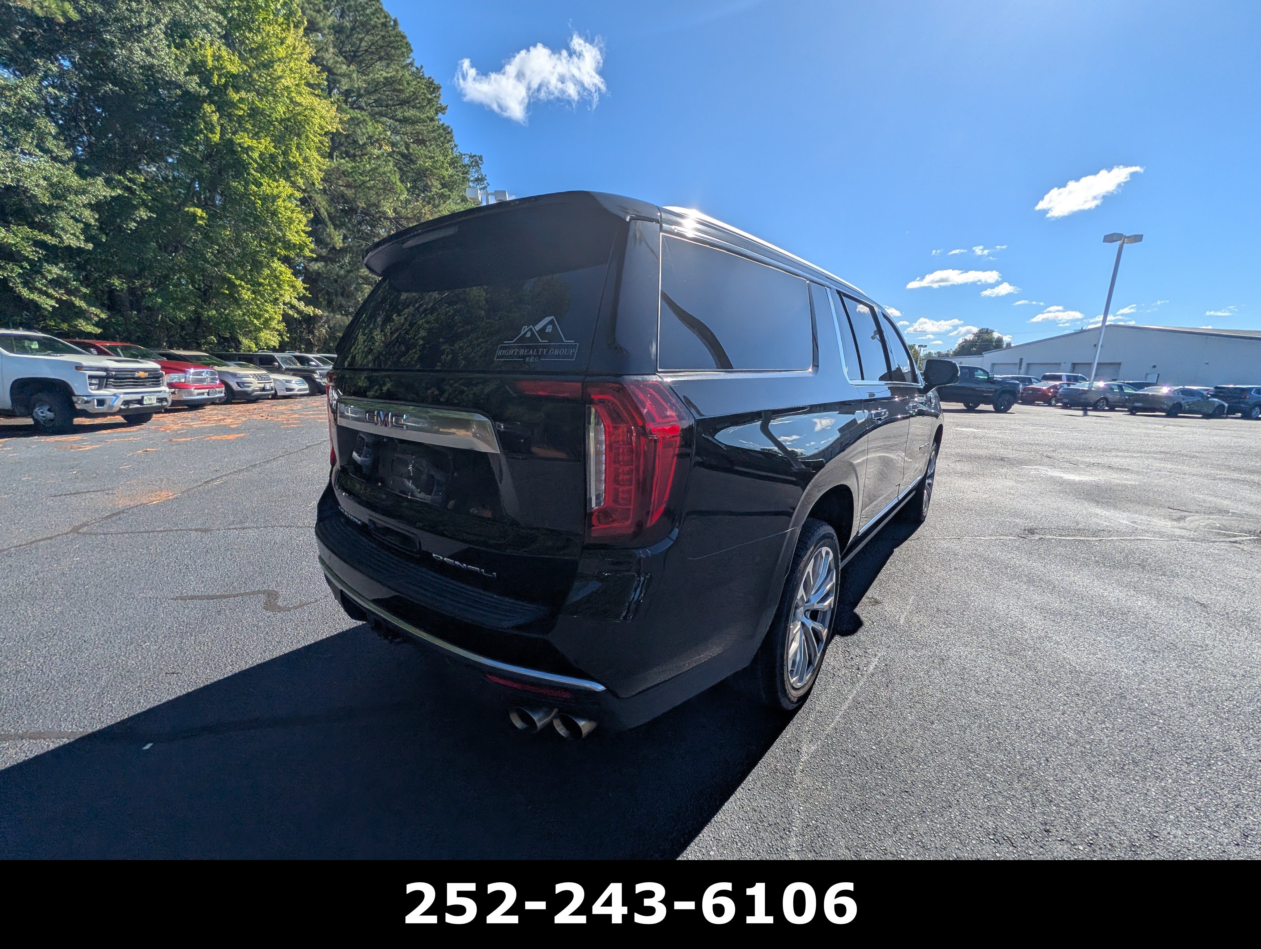 Used 2023 GMC Yukon XL Denali AWD/4WD image 5