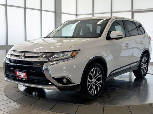 Used 2017 Mitsubishi Outlander SE AWD/4WD image 4