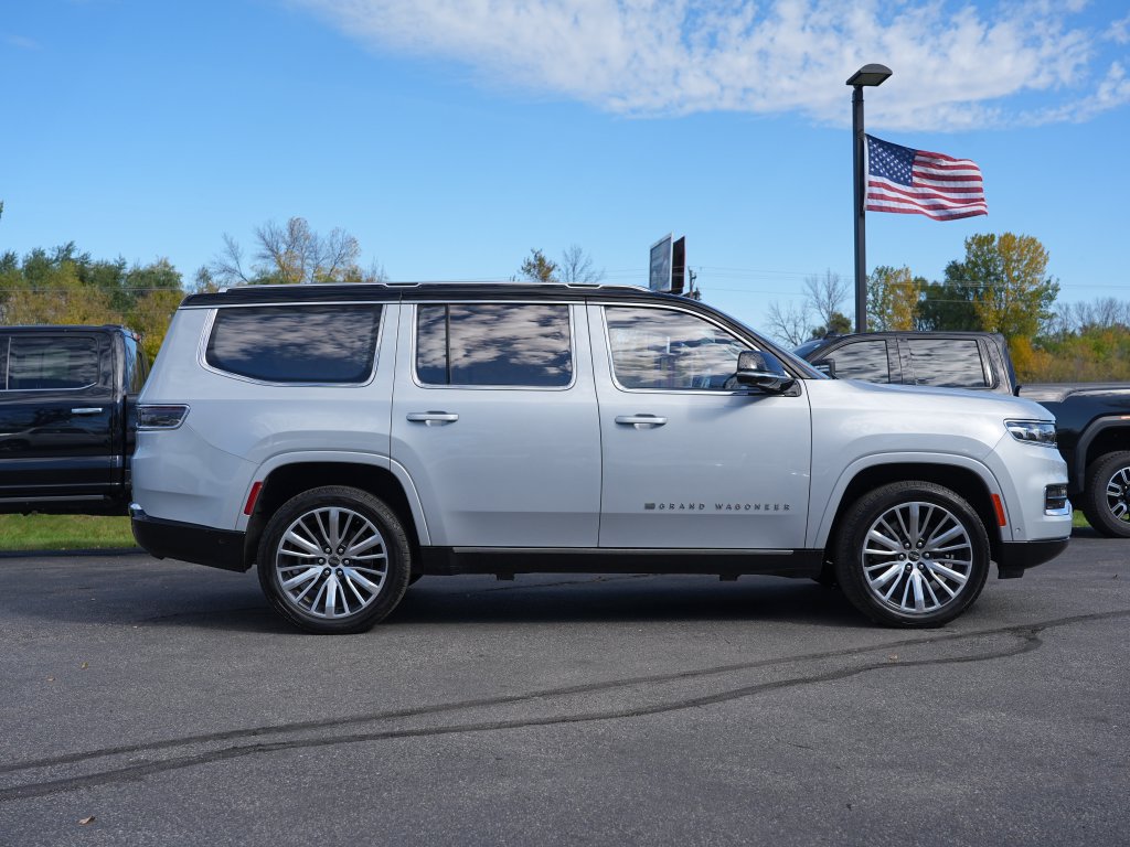 Used 2023 Jeep Grand Wagoneer Series III AWD/4WD image 2