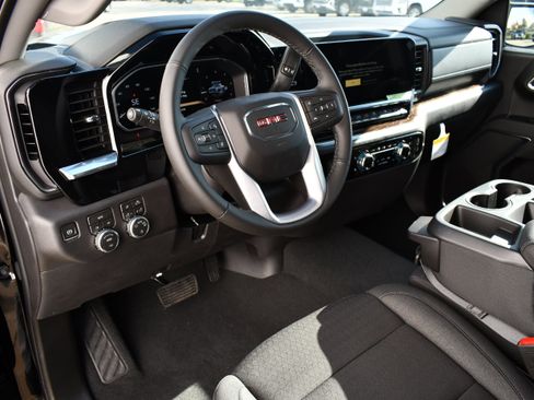 New 2026 GMC Sierra 1500 SLE w/ Preferred Package image 14
