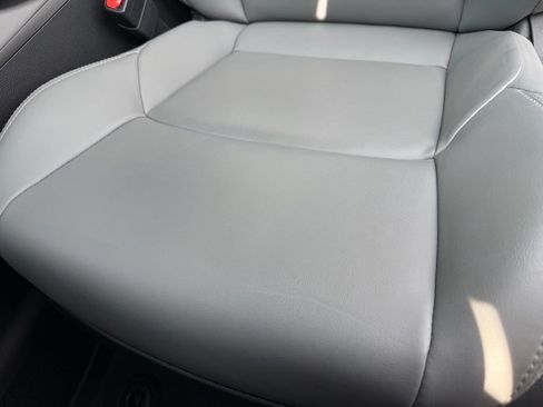 Used 2024 Toyota Venza XLE AWD/4WD image 26