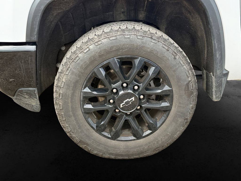 Used 2025 Chevrolet Silverado 2500 LTZ w/ LTZ Plus Package AWD/4WD image 13