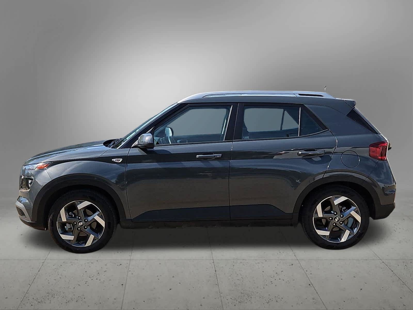 Used 2025 Hyundai Venue SEL FWD image 2