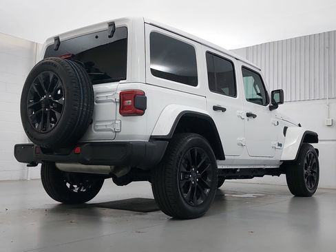 Used 2025 Jeep Wrangler Unlimited Sahara w/ Safety Group image 7