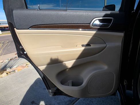 Used 2014 Jeep Grand Cherokee Limited image 25