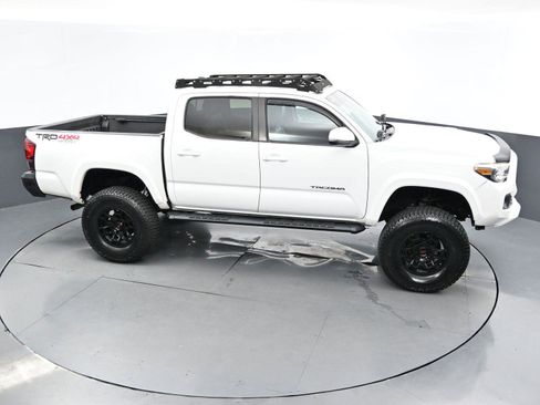 Used 2019 Toyota Tacoma TRD Sport image 35