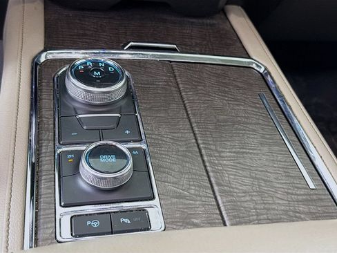 Used 2019 Ford Expedition Limited w/ Equipment Group 302A AWD/4WD image 22