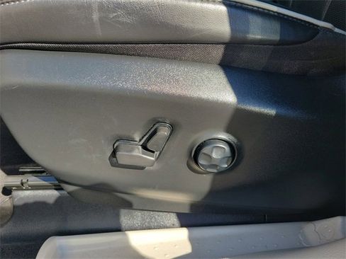 Used 2023 Chrysler Pacifica Limited image 20