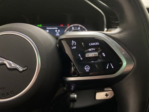 Used 2024 Jaguar F-PACE R-Dynamic S image 39