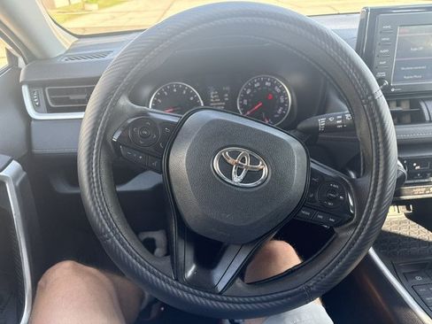 Used 2020 Toyota RAV4 LE AWD/4WD image 10