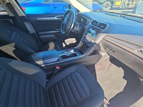 Used 2017 Ford Fusion SE w/ Fusion SE Technology Package image 13