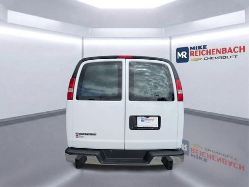 Used 2025 Chevrolet Express 2500 w/ Driver Convenience Package RWD image 5