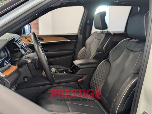 Used 2022 Jeep Grand Cherokee Summit AWD/4WD image 31
