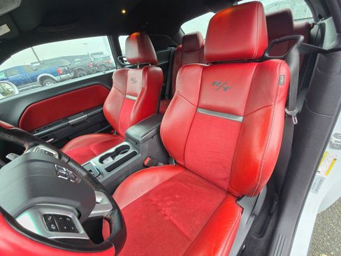 Used 2014 Dodge Challenger R/T image 19