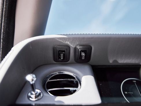 Used 2025 Rolls-Royce Phantom Sedan RWD image 66