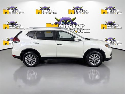 Used 2020 Nissan Rogue SV image 4