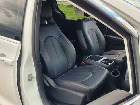 New 2026 Chrysler Pacifica Select image 38
