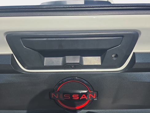 Used 2025 Nissan Frontier PRO-4X AWD/4WD image 13