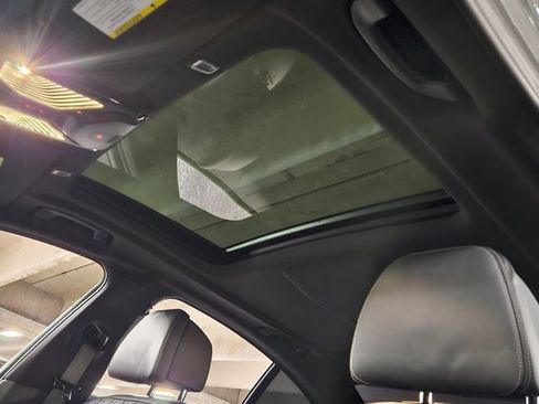 Used 2022 BMW 530i w/ Luxury Seating Package RWD image 16