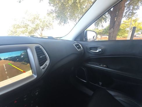 Used 2017 Jeep Compass Latitude w/ Popular Equipment Group FWD image 30