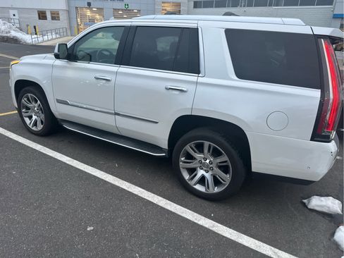 Used 2017 Cadillac Escalade Luxury image 5