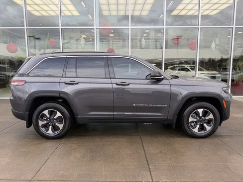 Used 2025 Jeep Grand Cherokee Limited 4xe w/ MOPAR Finishing Package image 8