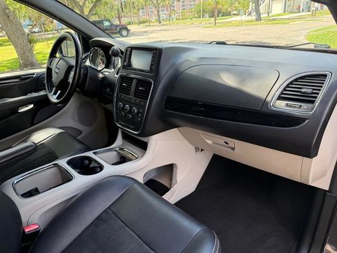 Used 2019 Dodge Grand Caravan SXT FWD image 20