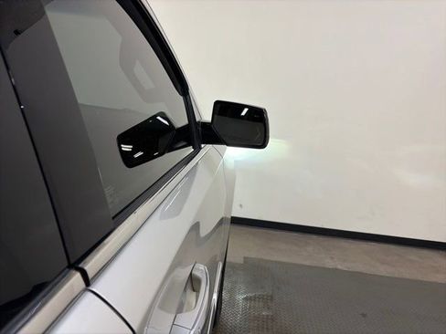 Used 2015 Cadillac Escalade Luxury image 11