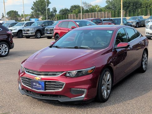 Used 2018 Chevrolet Malibu Premier w/ Premier Sun and Wheel Package FWD image 3