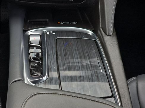 Used 2024 Buick Enclave Premium image 25