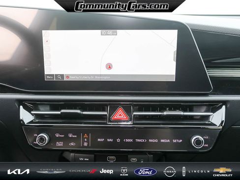 Certified 2025 Kia Niro SX image 17