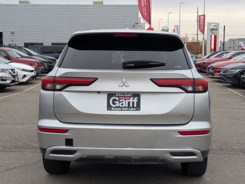 Used 2024 Mitsubishi Outlander SE image 5