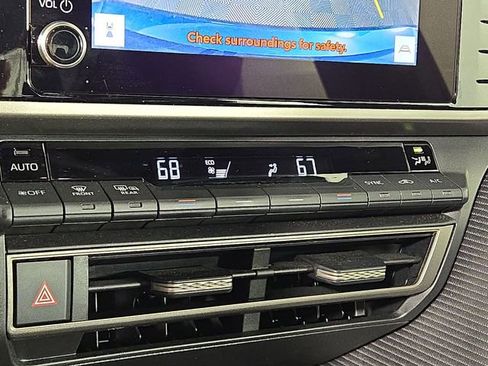Used 2025 Toyota Camry SE FWD image 19