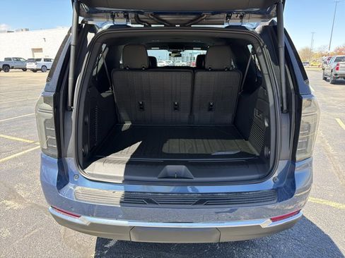 New 2026 Chevrolet Suburban LT w/ Comfort Package AWD/4WD image 37